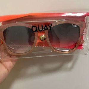 Quay sunglasses in case NWOT